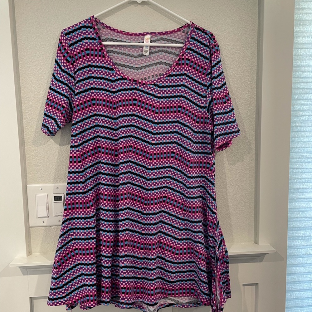 LuLaRoe Perfect Tee - M soft/lightweight.